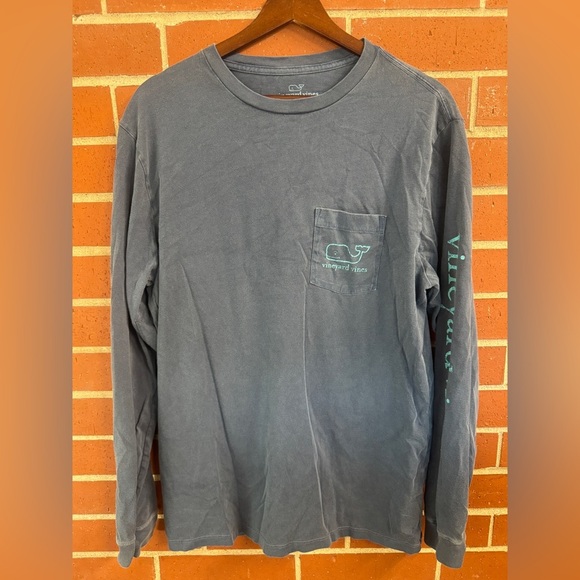 Vineyard Vines Other - Vineyard Vines Long Sleeve Pocket T-Shirt Men’s Medium Blue Whale Logo Tee